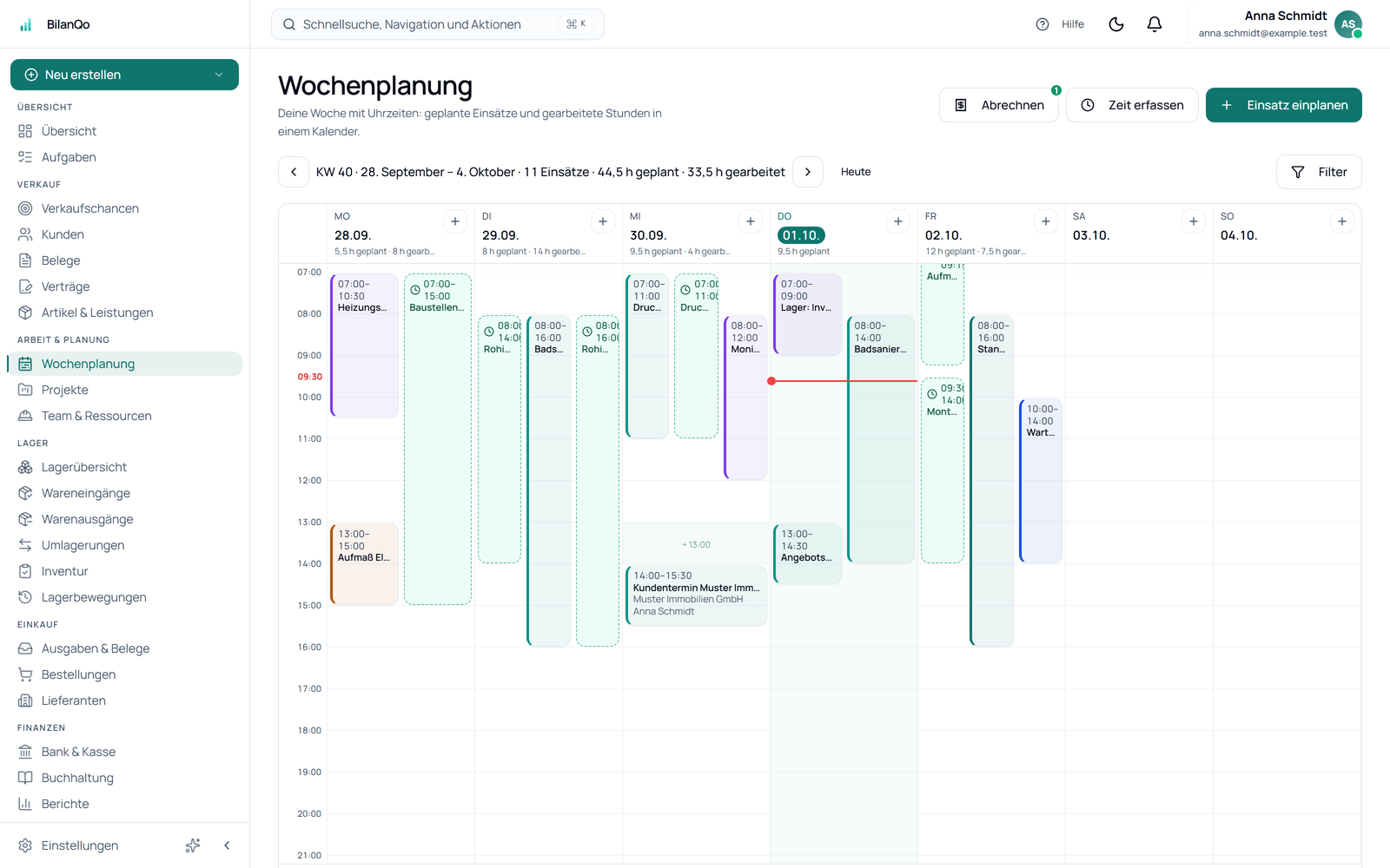 Wochenplanung in BilanQo mit Einsätzen mehrerer Mitarbeiter als Kalender